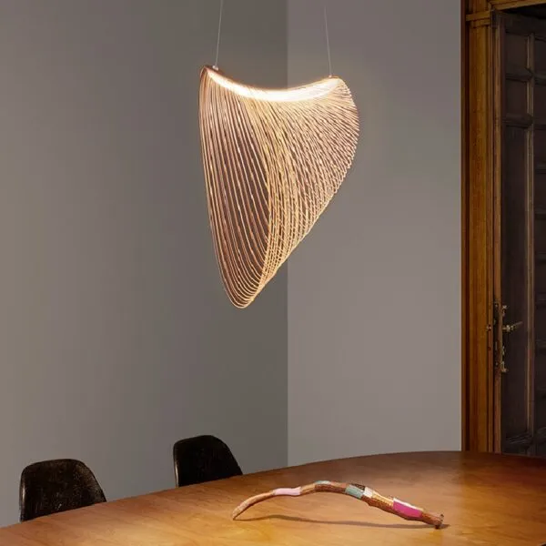 Nowoczesna lampa wisząca z drewna
