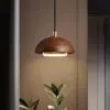 Nowoczesna lampa wisząca z drewna w stylu skandynawskim