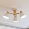 Nowoczesny żyrandol drewniany LED z trzema kloszami
