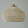 Okrągła lampa wisząca z rattanu beżowa