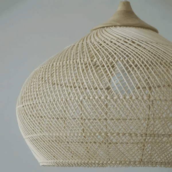 Okrągła lampa wisząca z rattanu beżowa