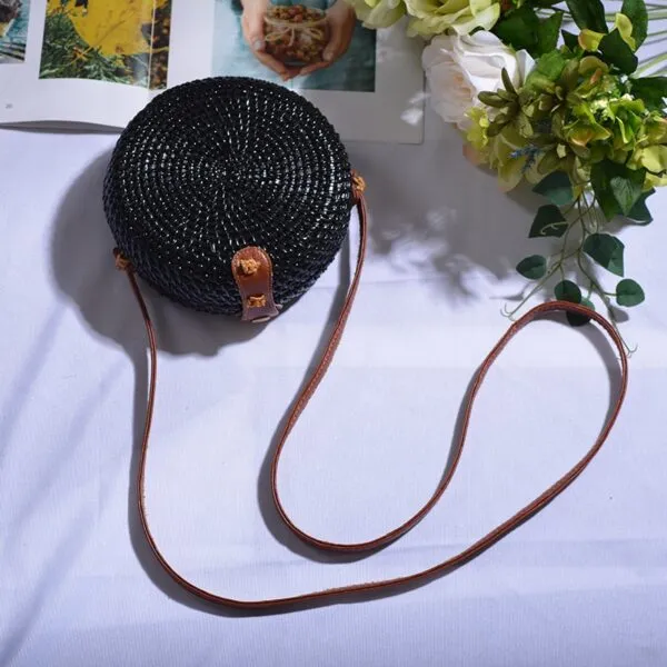 Okrągła torebka boho z wikliny Okrągła torebka boho z wikliny