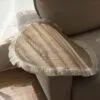 Okrągły dywan z bawełny i lnu z pomponami
