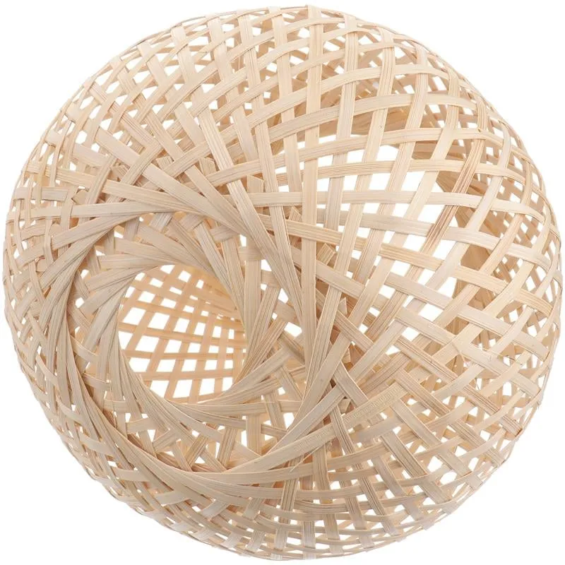 Naturalny rattan i ażurowy splot