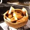 Okrągły kosz z wikliny i rattanu