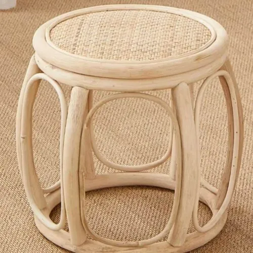 Okrągły taboret z wikliny w stylu retro
