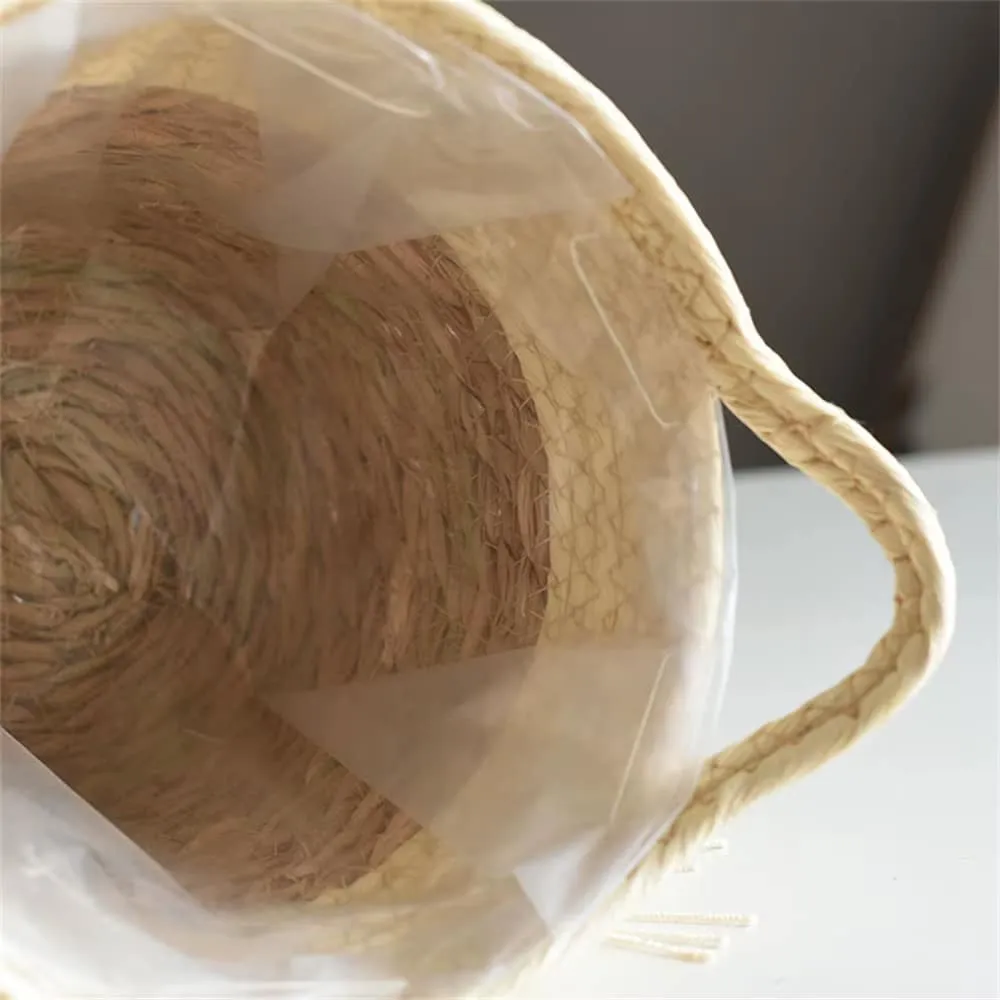 Rattan, regularny splot i białe frędzle