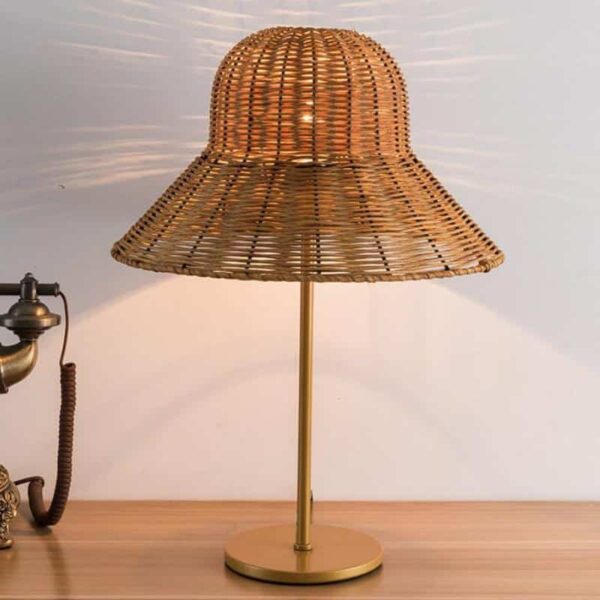 Rattan Tischleuchte mit Schirm