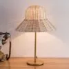 Rattanowa lampa stołowa z abażurem