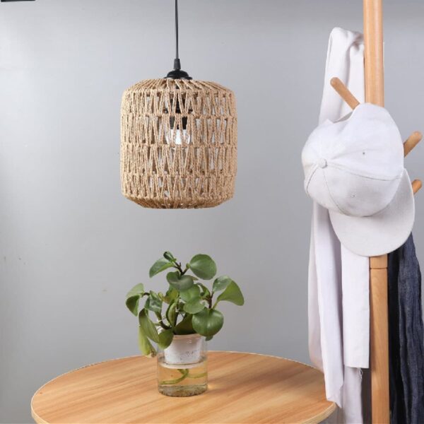 Ręcznie pleciona lampa wisząca z rattanu w stylu vintage