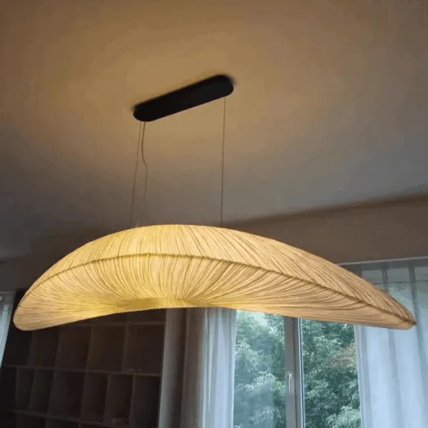Ręcznie pleciona lampa ze słomy Lampa z naturalnej słomy rzucająca na ścianę cętkowany wzór światła