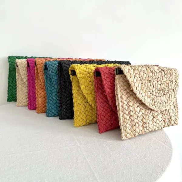 Ręcznie pleciona torebka ze słomy