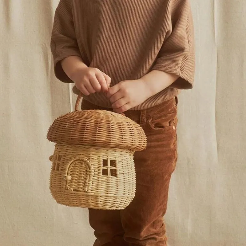 Rattan, ręczne plecenie, forma domku