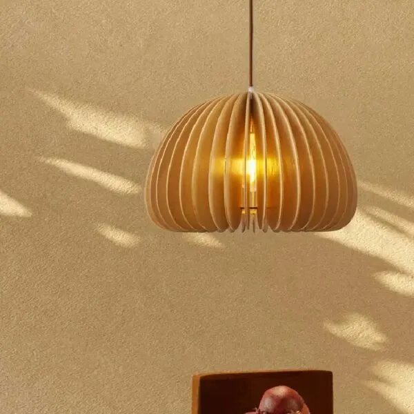 Ręcznie robiona lampa wisząca z drewna Ręcznie robiona lampa wisząca z drewna