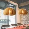 Ręcznie robiona lampa wisząca z drewna Ręcznie robiona lampa wisząca z drewna
