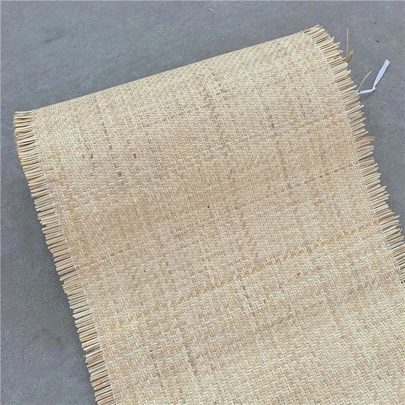 Naturalny rattan w formie rolki