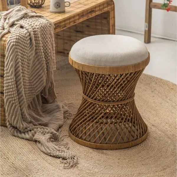 Taboret z wikliny w stylu japońskim Taboret z wikliny w stylu japońskim