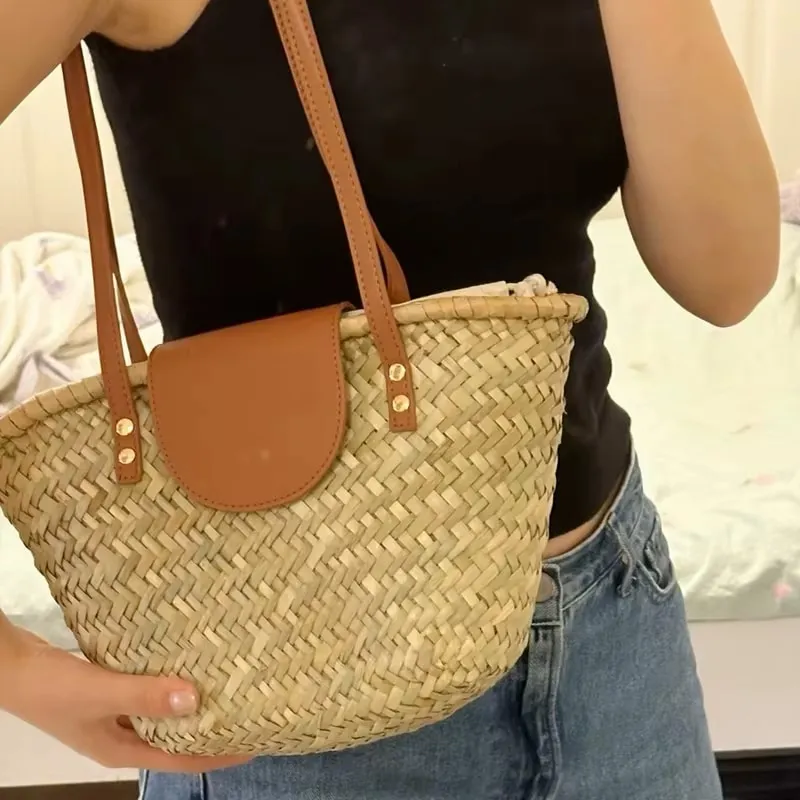 Rattanowa torba, która wyróżnia każdą stylizację