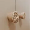 Uchwyty z buku i białego rattanu do DIY