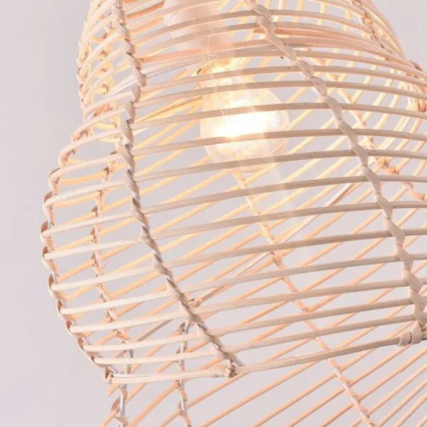 Wisząca lampa z rattanu w kształcie muszli, beżowa, w stylu rustykalnym
