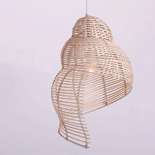 Wisząca lampa z rattanu w kształcie muszli, beżowa, w stylu rustykalnym Wisząca lampa z rattanu w kształcie muszli, beżowa, w stylu rustykalnym