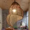 Wisząca lampa z rattanu w kształcie muszli, styl rustykalny