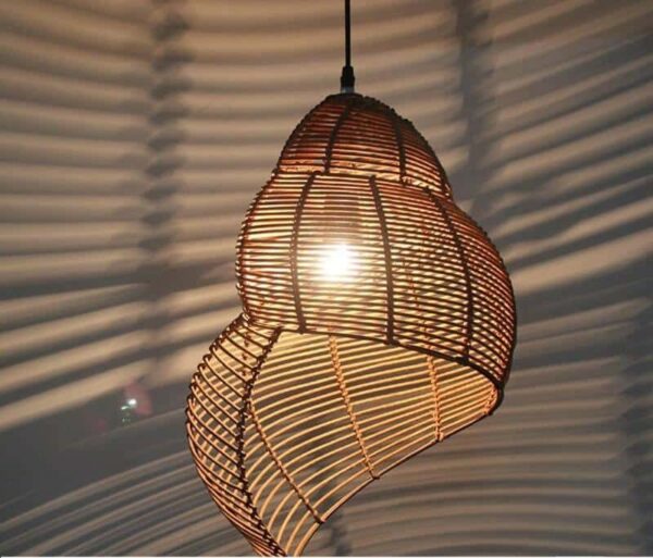 Wisząca lampa z rattanu w kształcie muszli, styl rustykalny Wisząca lampa z rattanu w kształcie muszli, styl rustykalny