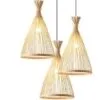 Wisząca lampa z rattanu w kształcie trójkąta