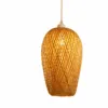 Wisząca lampa z rattanu w kształcie tulipana