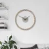 Zegar ścienny z rattanu o prostym designie Zegar ścienny z rattanu o prostym designie